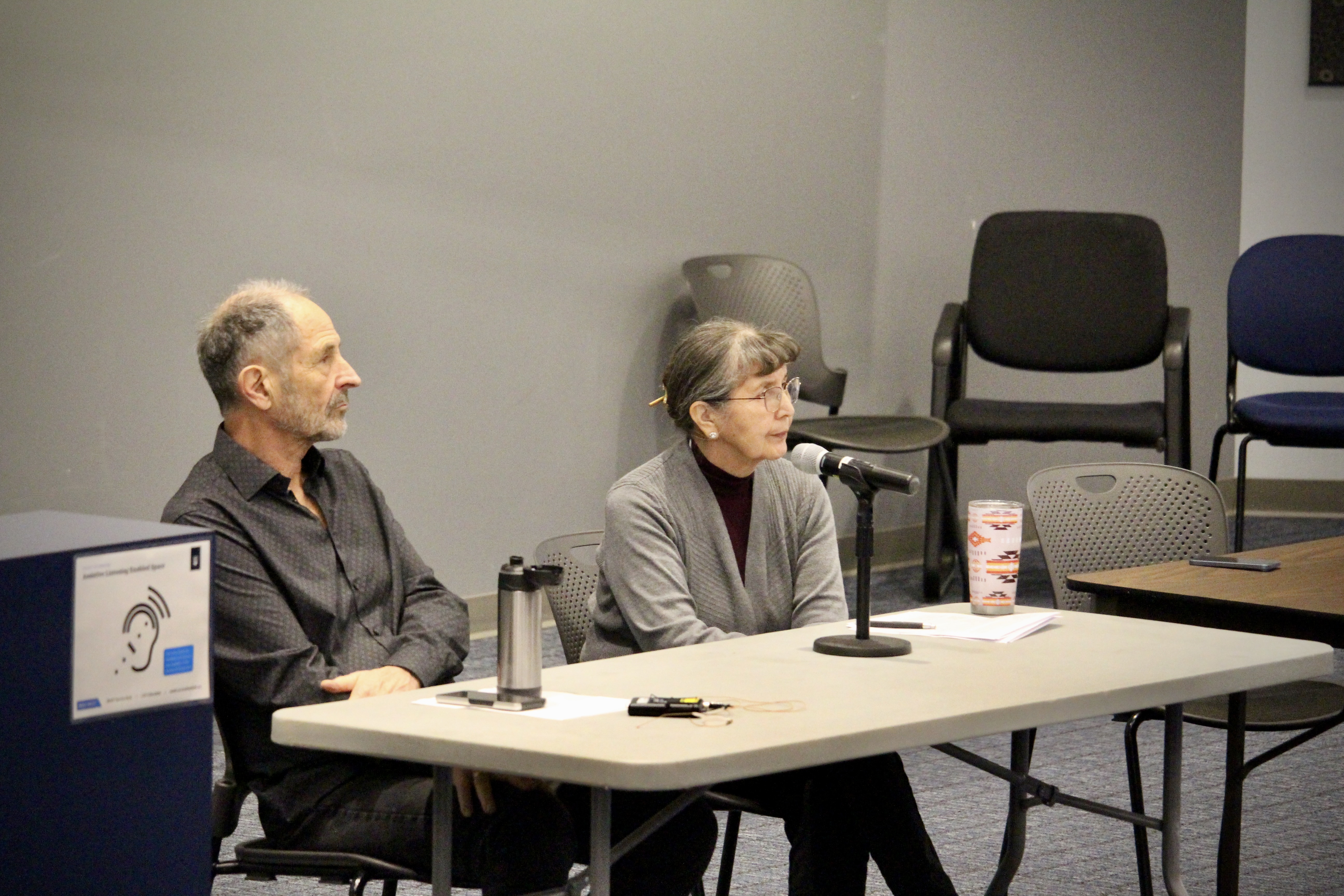 Professors lax̌lax̌tkʷ Jeannette Armstrong and John Wagner give their plenary discussion